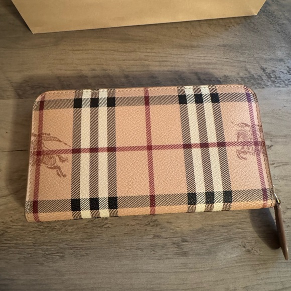 Authentic Burberry Wallet - Picture 4 of 8
